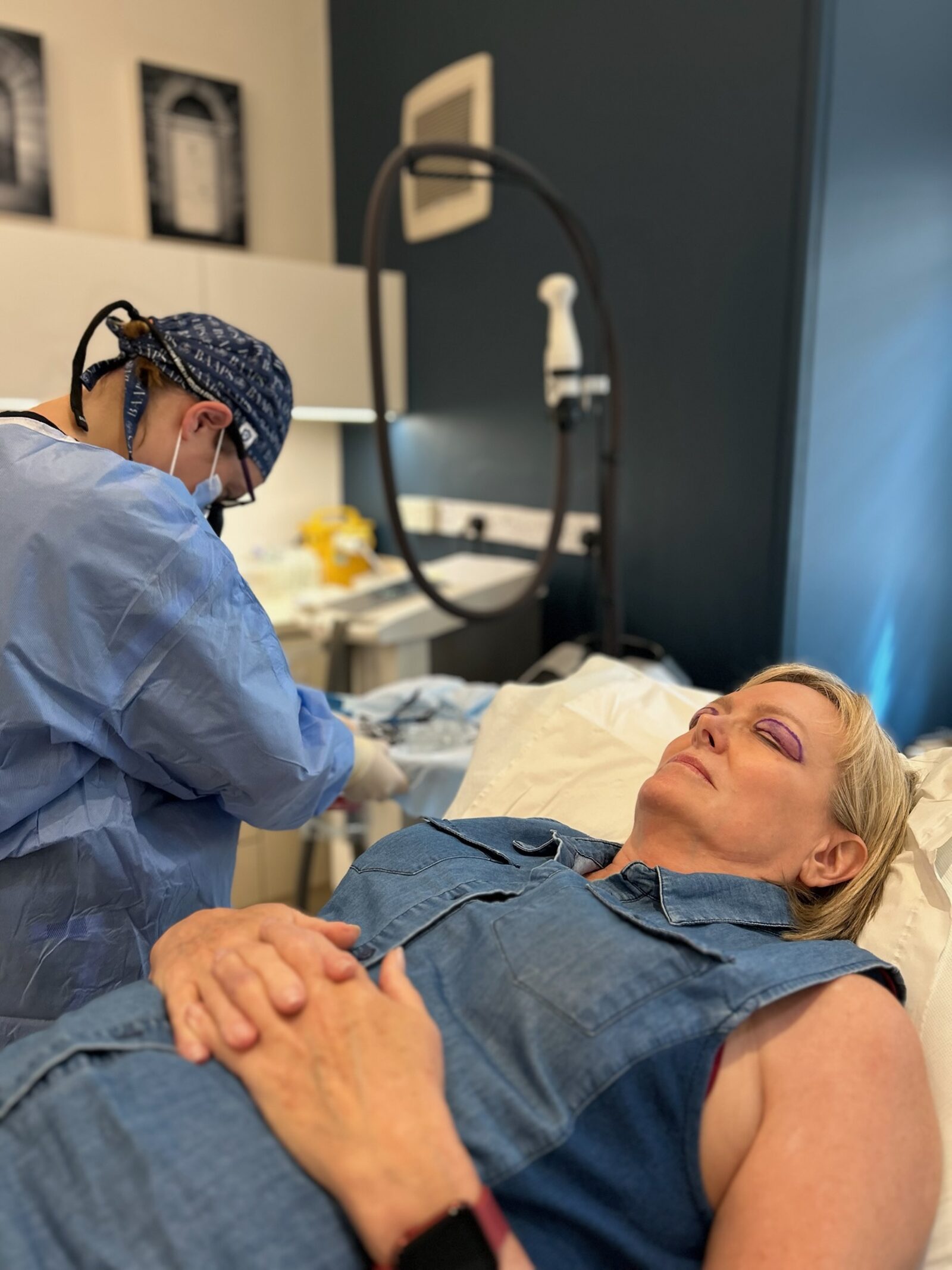 Consultant plastic surgeon in theatre at Cove Lodge Clinic